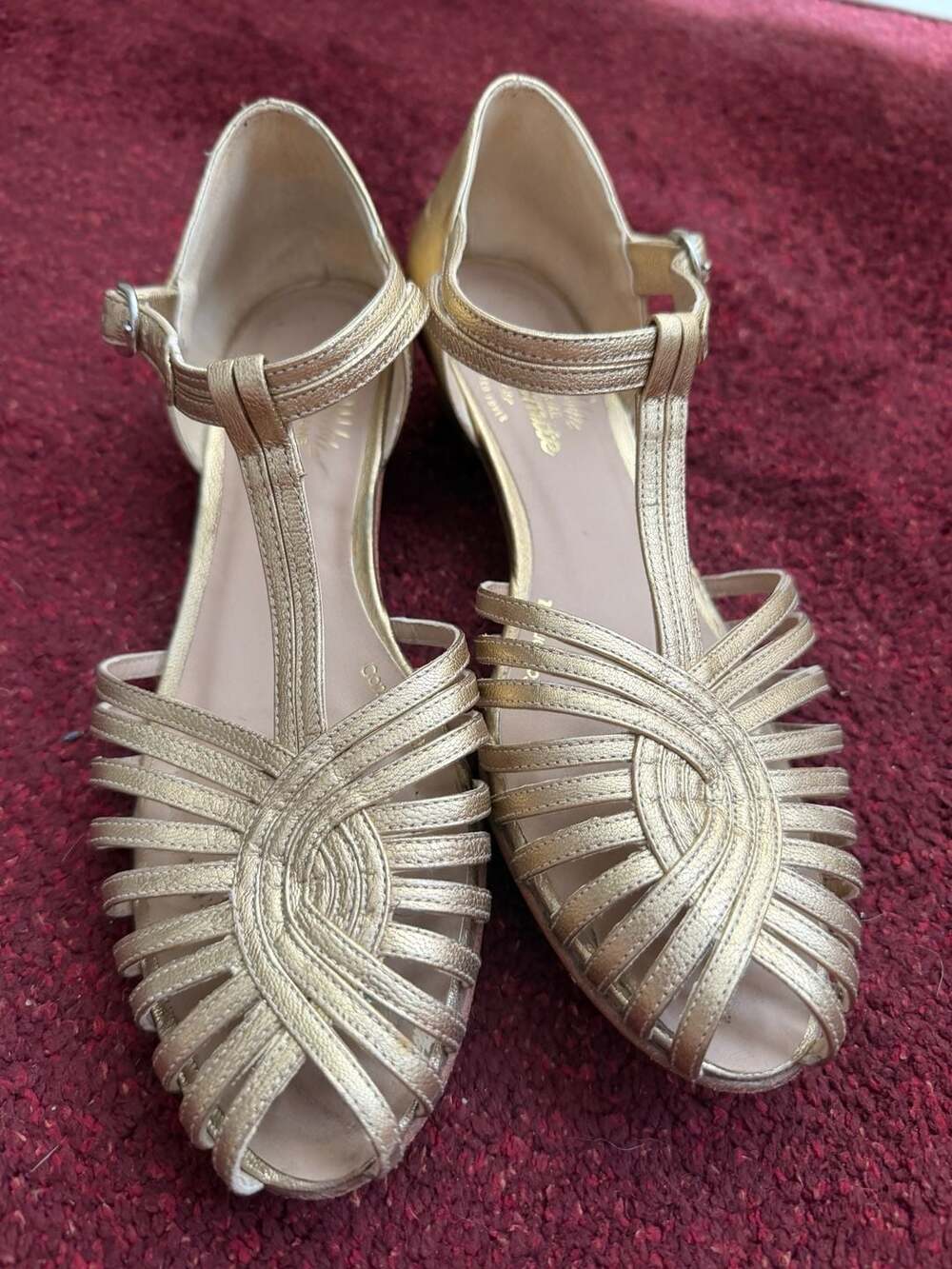 Madame Dynamite Gold Leather T-Strap Retro Sandals Size 38